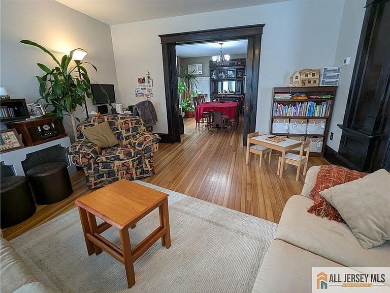 Listing photo 5