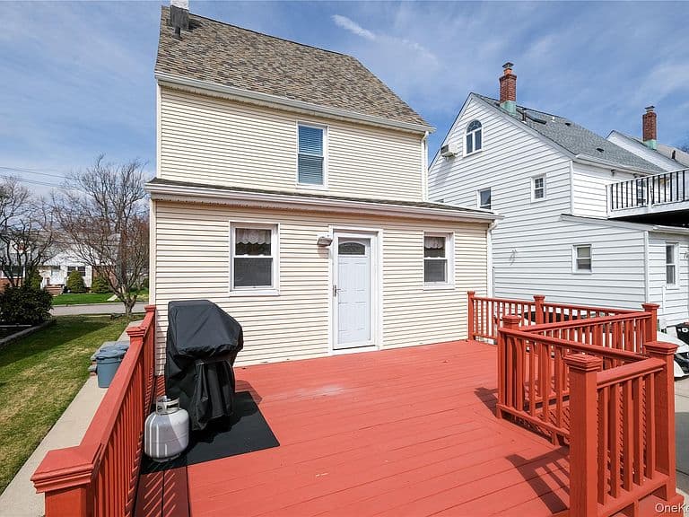 Listing photo 4