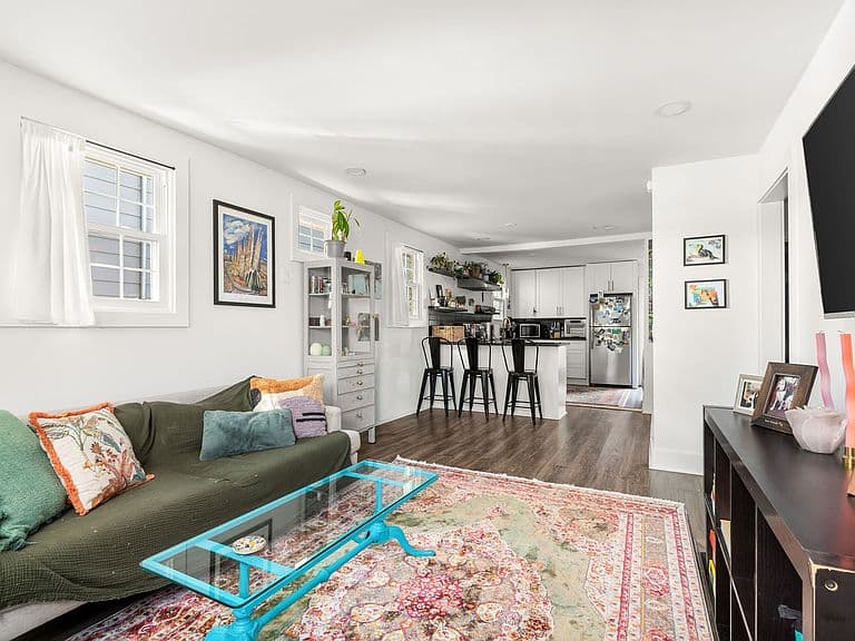 Listing photo 3