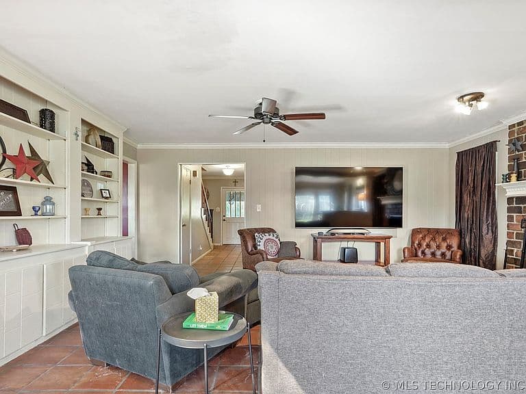 Listing photo 5