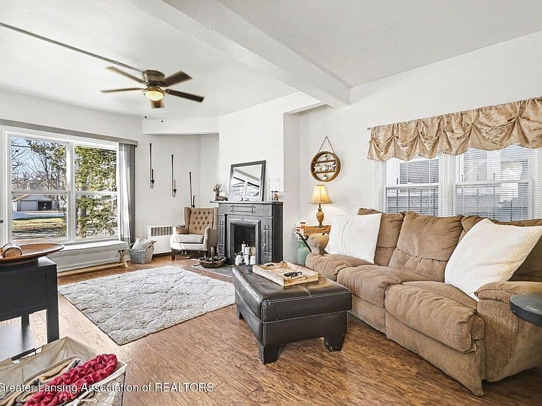 Listing photo 3