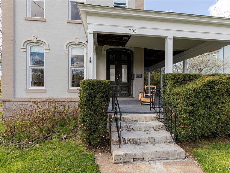 Listing photo 4