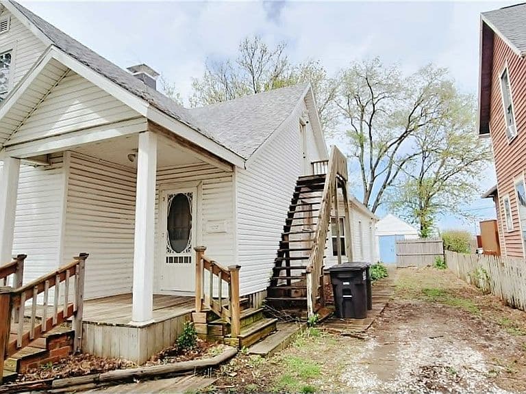 Listing photo 2
