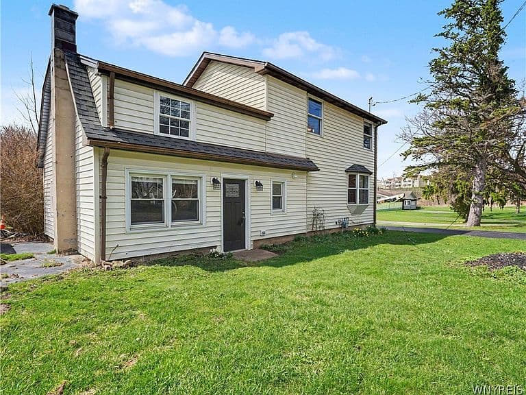 Listing photo 2