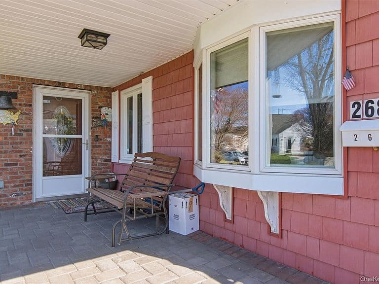 Listing photo 3