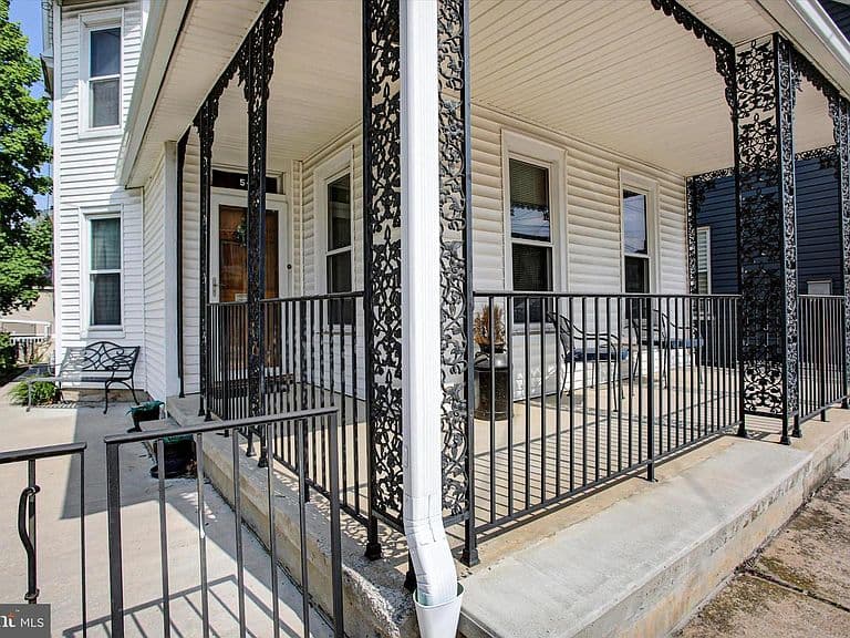 Listing photo 3