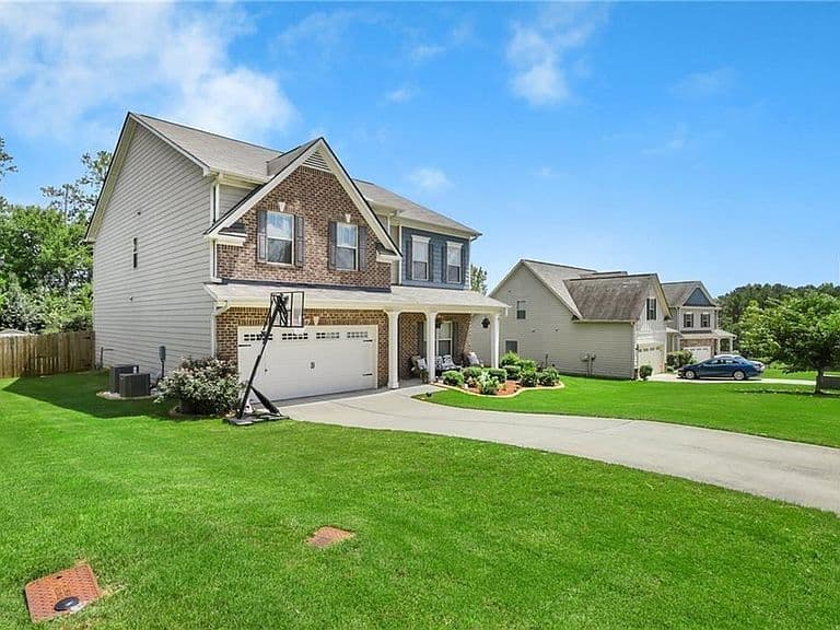 Listing photo 2