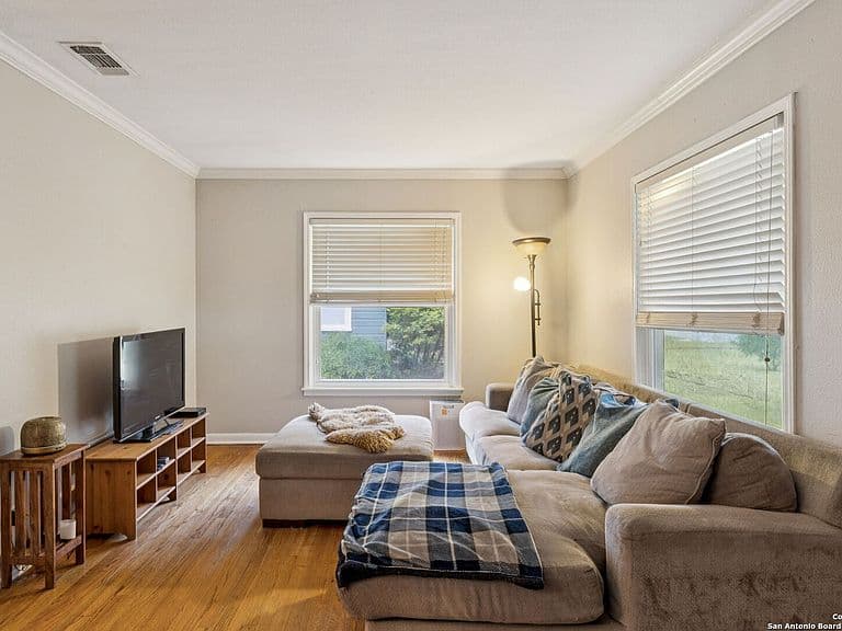 Listing photo 5