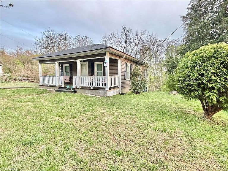 Listing photo 3