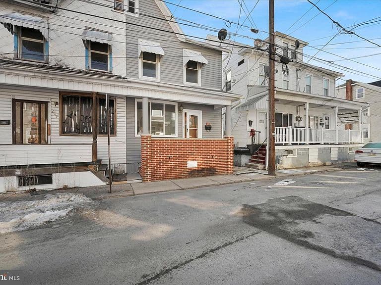 Listing photo 2