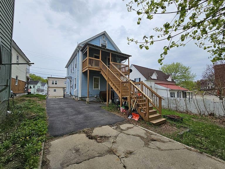 Listing photo 2