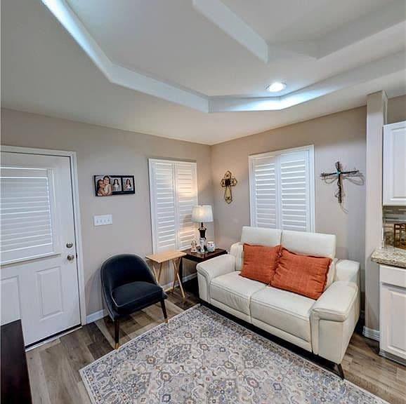Listing photo 4