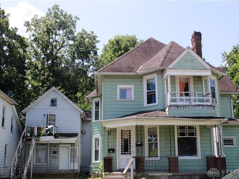 Listing photo 2