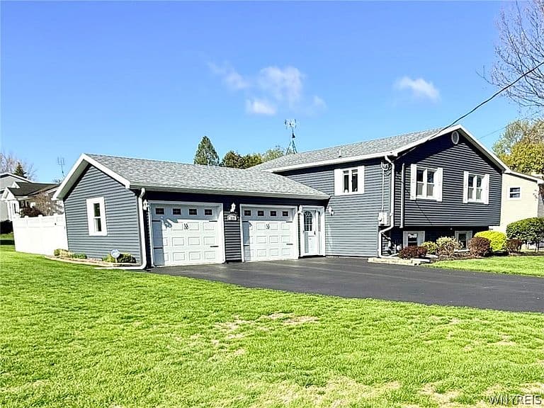 Listing photo 2