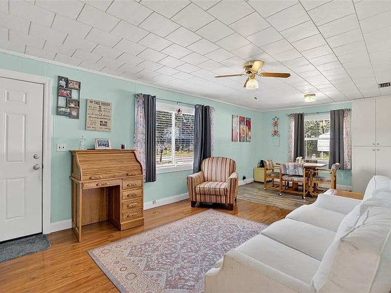 Listing photo 4