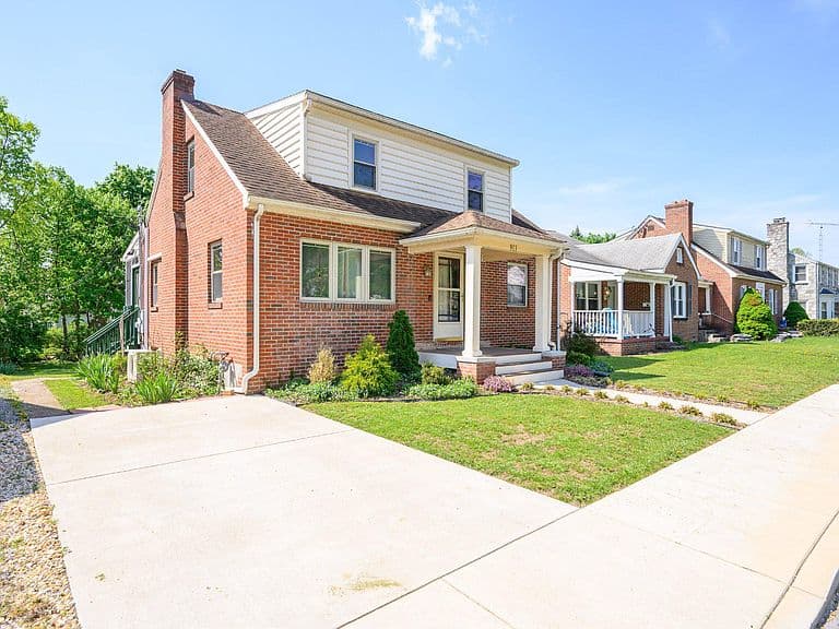 Listing photo 2