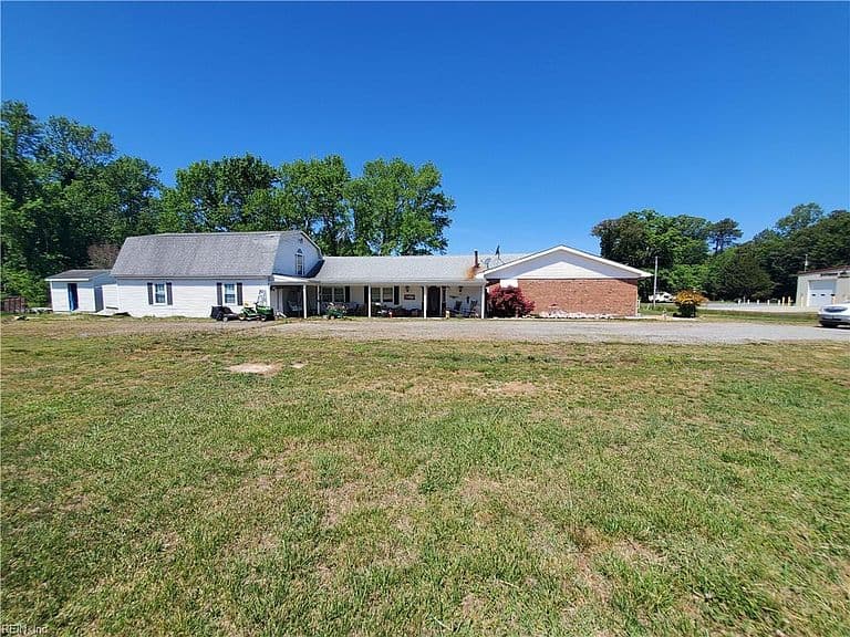 Listing photo 4