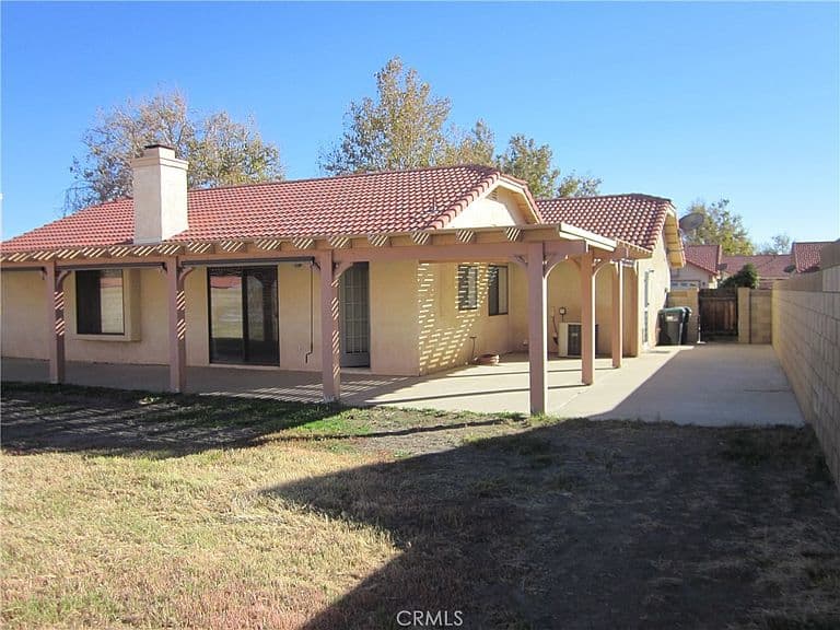 Listing photo 4
