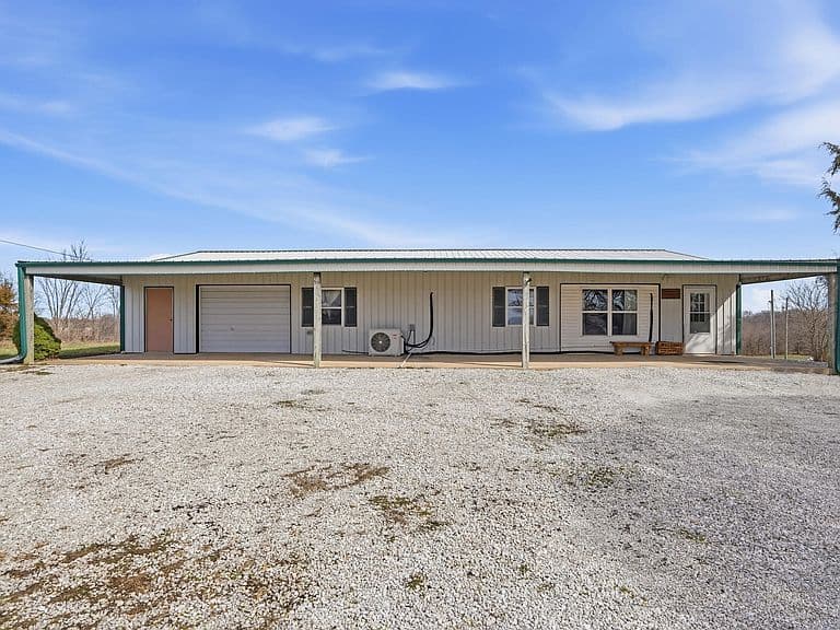 Listing photo 4