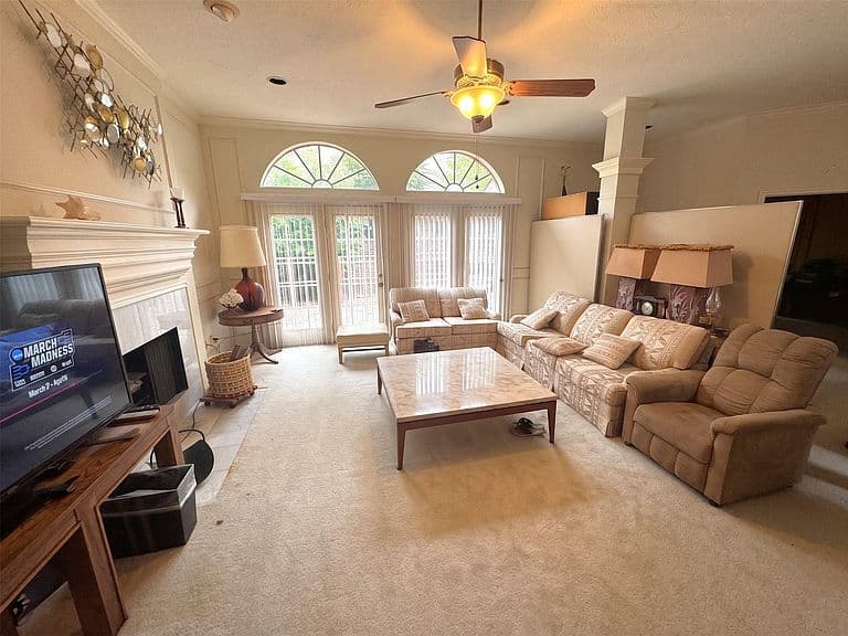 Listing photo 3