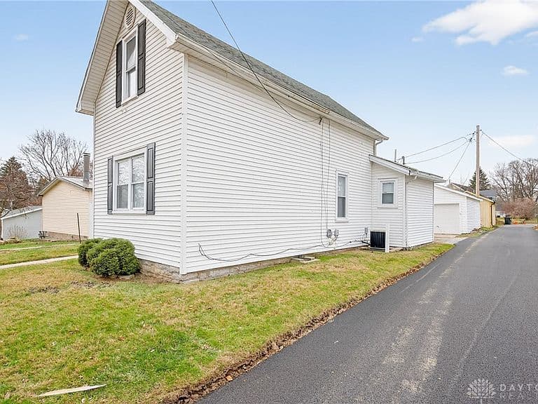 Listing photo 4