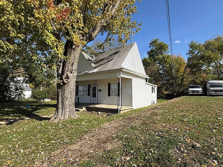 Listing photo 2