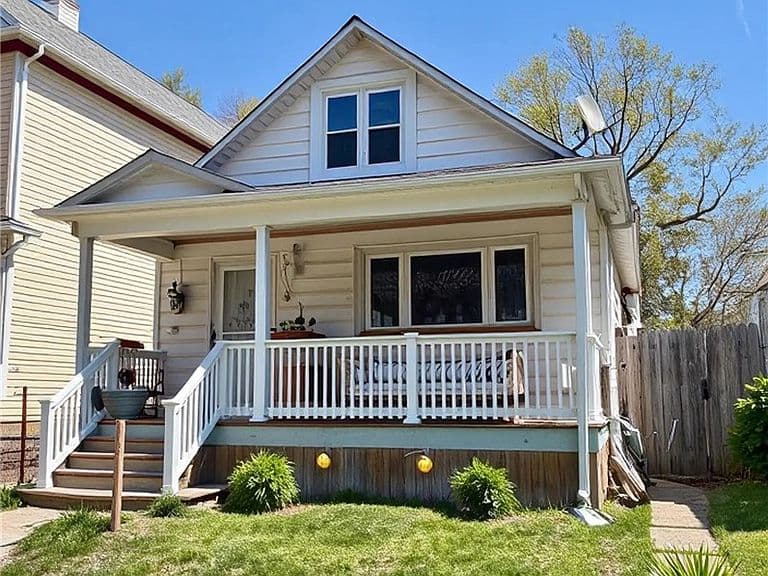 Listing photo 2