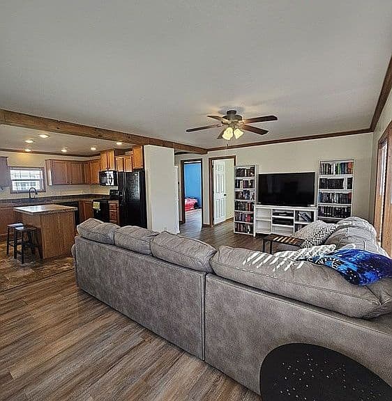Listing photo 5
