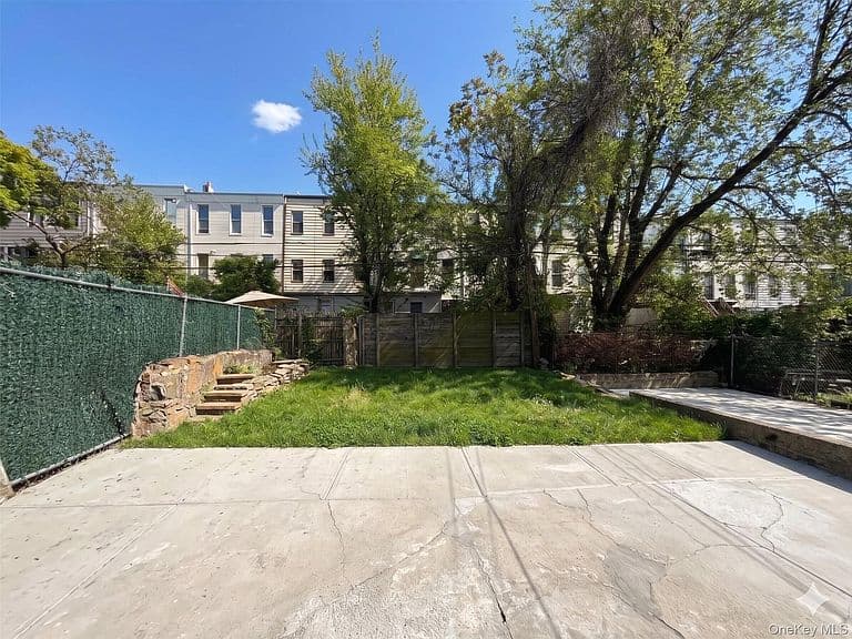 Listing photo 5