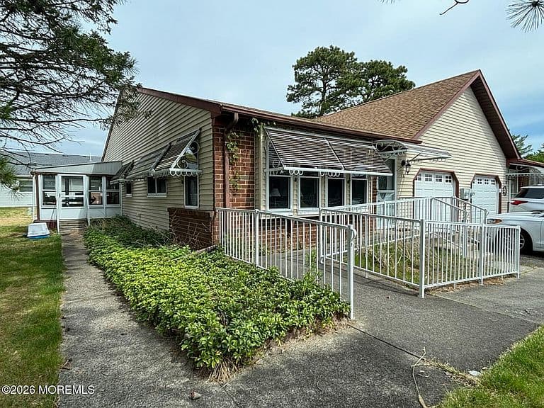 Listing photo 3