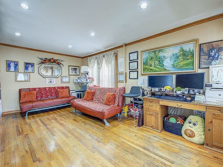 Listing photo 5