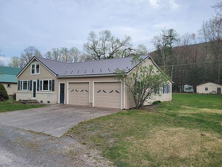 Listing photo 2