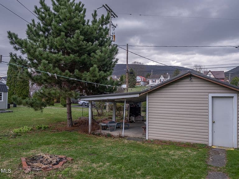 Listing photo 5
