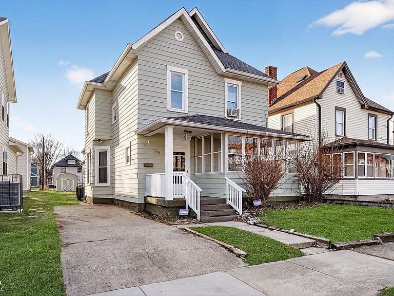 Listing photo 2