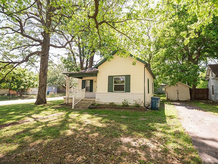 Listing photo 2