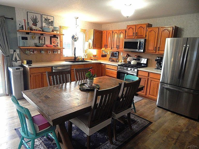 Listing photo 2