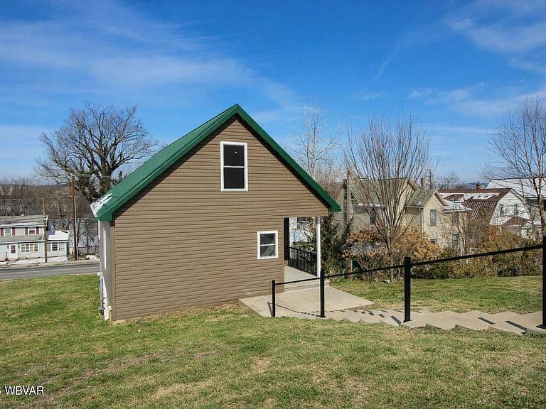 Listing photo 3