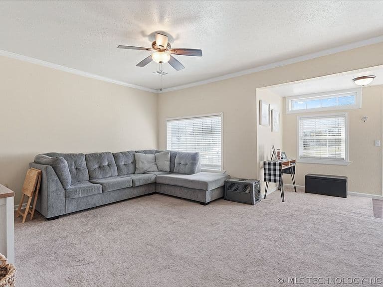Listing photo 5