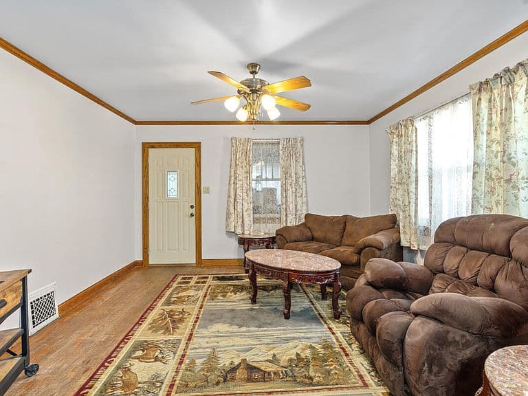 Listing photo 5