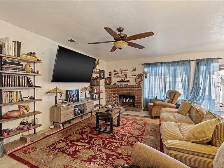 Listing photo 3