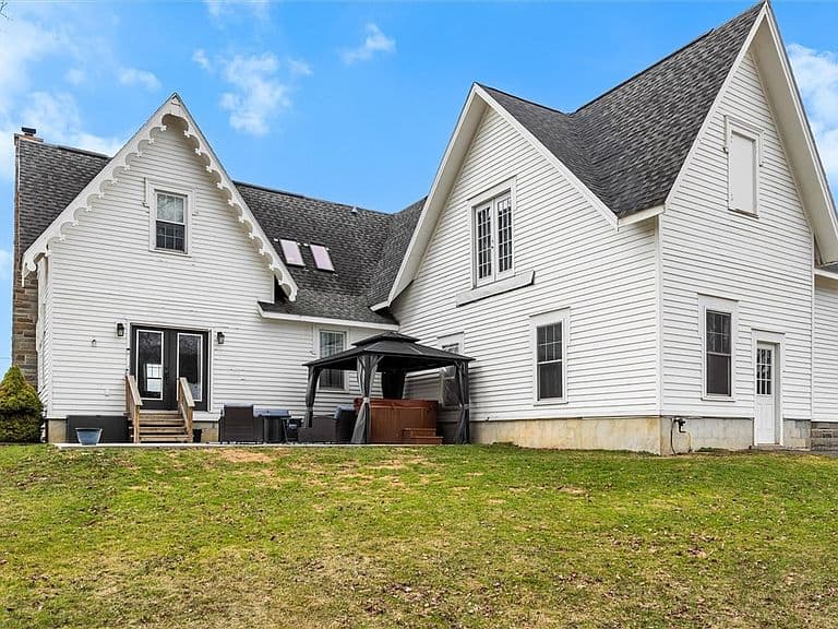 Listing photo 5