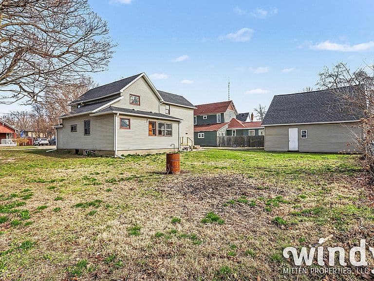 Listing photo 4