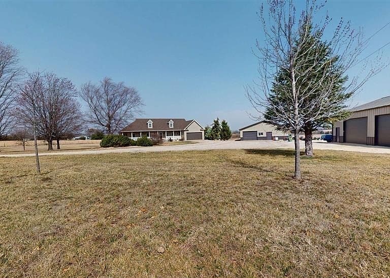 Listing photo 3