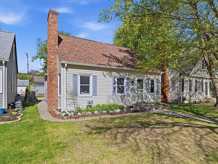 Listing photo 2