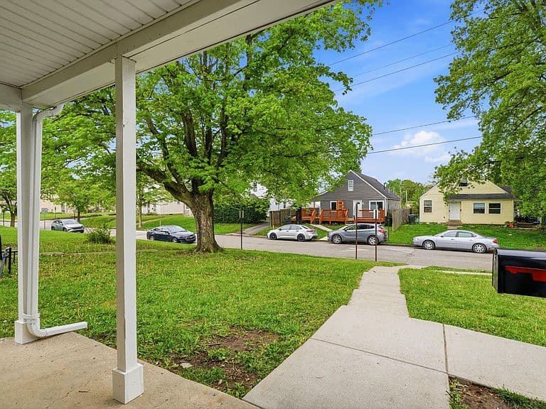 Listing photo 4