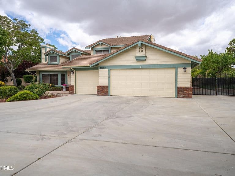 Listing photo 4