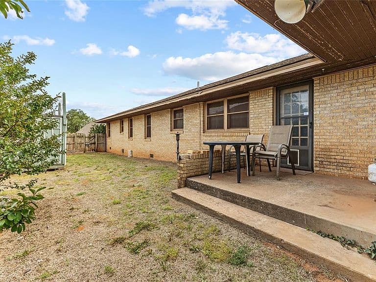 Listing photo 5
