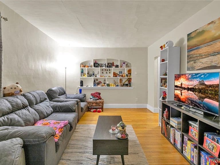 Listing photo 4