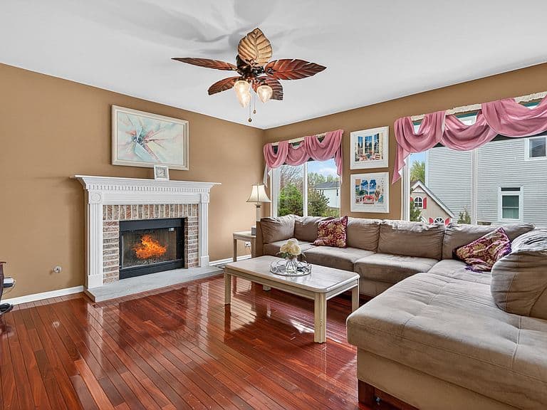 Listing photo 2