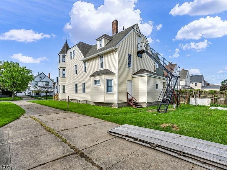 Listing photo 4